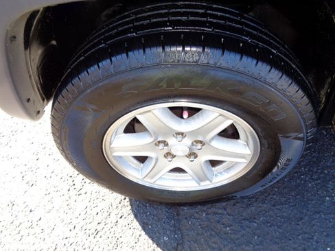 Used 2003 Jeep Liberty Sport image 25