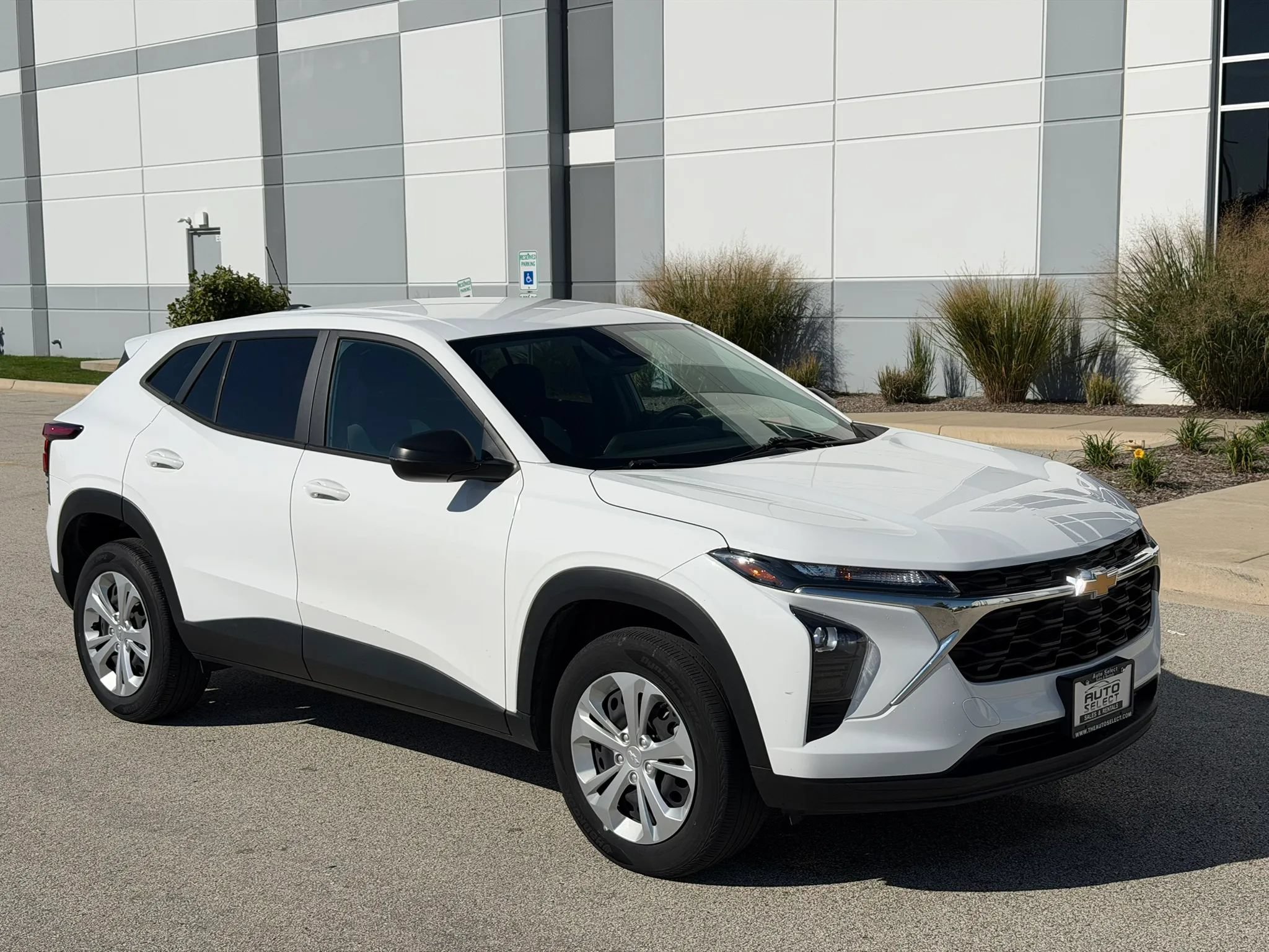 Used 2024 Chevrolet Trax LS FWD image 3