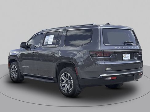 Used 2025 Jeep Wagoneer 4WD image 5