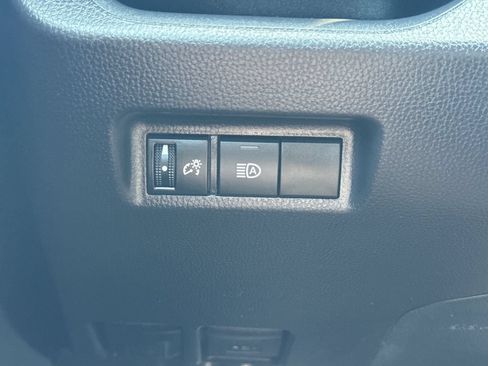 Used 2025 Toyota RAV4 XLE AWD/4WD image 33