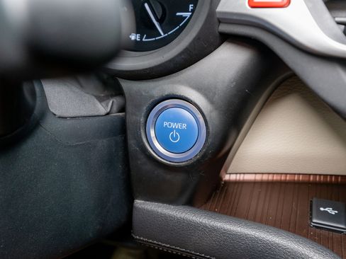 Used 2023 Toyota Sienna XLE FWD image 28