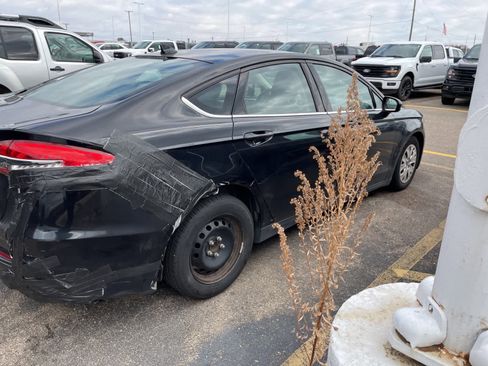 Used 2020 Ford Fusion S image 15
