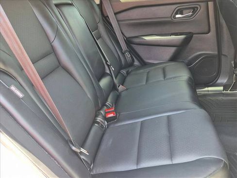 Used 2023 Nissan Rogue SV w/ SV Premium B Package FWD image 17