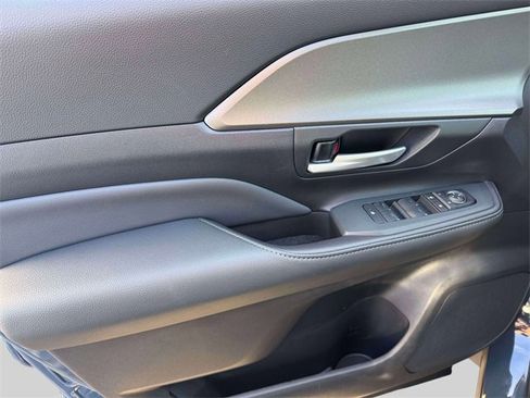 Used 2026 Toyota Grand Highlander XLE image 17