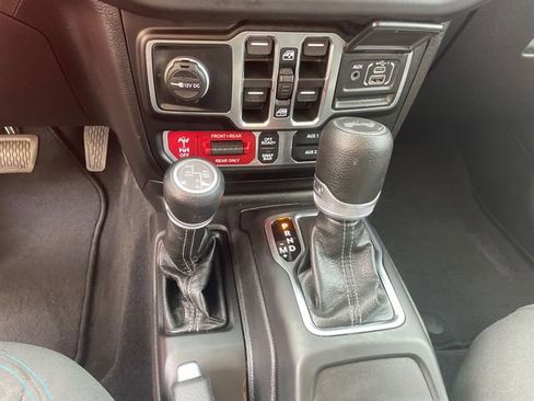 Used 2025 Jeep Wrangler Unlimited Rubicon 4xe w/ Safety Group AWD/4WD image 35