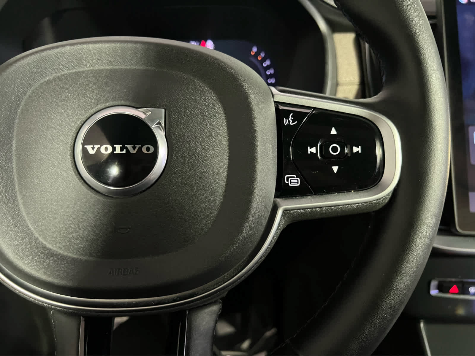 Used 2025 Volvo XC90 B5 Plus w/ Protection Package Premier AWD/4WD image 20