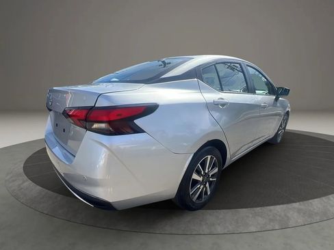 Used 2025 Nissan Versa SV image 5