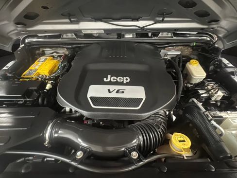 Used 2014 Jeep Wrangler Sport AWD/4WD image 19
