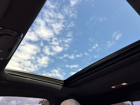 Used 2024 BMW 230i Coupe w/ Premium Package image 3