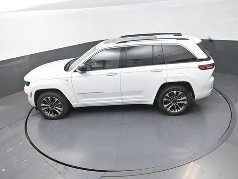Used 2023 Jeep Grand Cherokee Overland AWD/4WD image 14