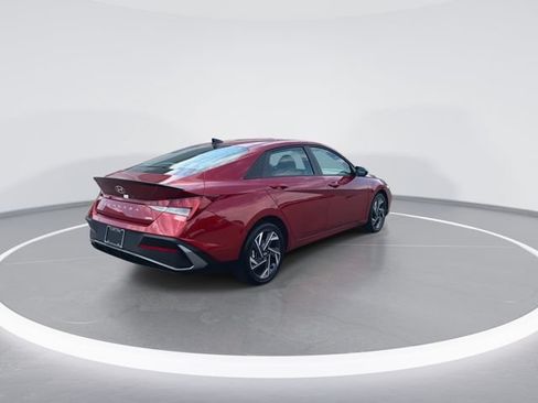 Certified 2025 Hyundai Elantra SEL FWD image 8