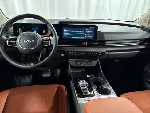 New 2026 Kia Carnival EX FWD image 4