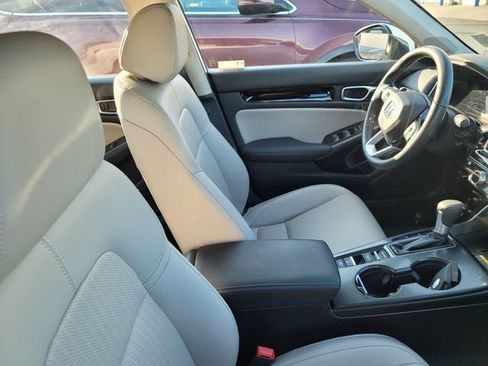 Used 2024 Honda Civic Touring image 3