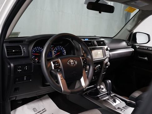 Certified 2019 Toyota 4Runner SR5 AWD/4WD image 12