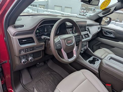 Used 2023 GMC Yukon SLT w/ SLT Premium Package image 8