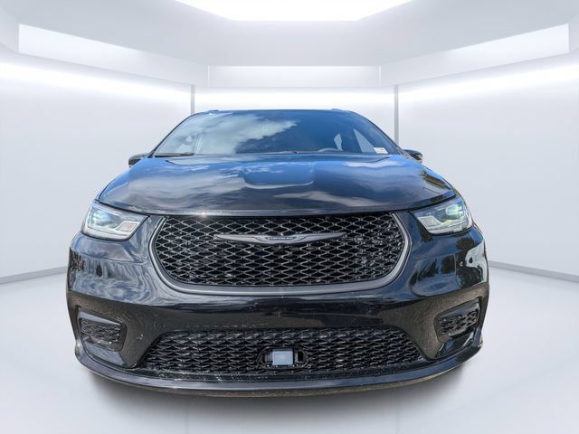 Used 2025 Chrysler Pacifica Limited FWD image 8