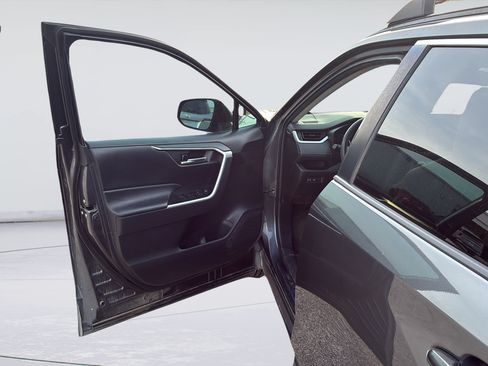 Used 2022 Toyota RAV4 XLE AWD/4WD image 20