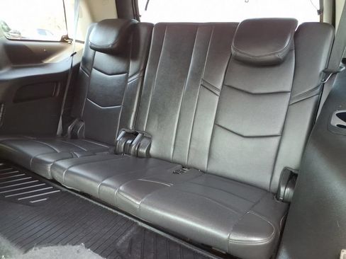 Used 2019 Cadillac Escalade Luxury RWD image 17