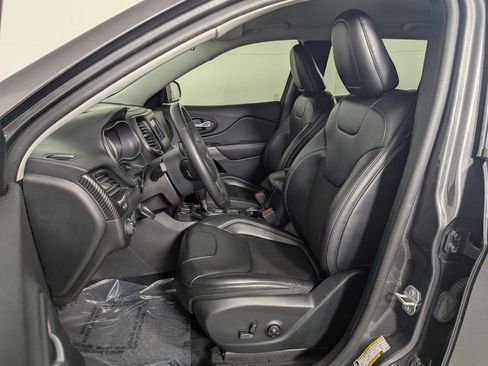 Used 2019 Jeep Cherokee Latitude Plus w/ Cold Weather Group image 12