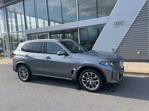 Used 2024 BMW X5 xDrive40i w/ Premium Package AWD/4WD image 11