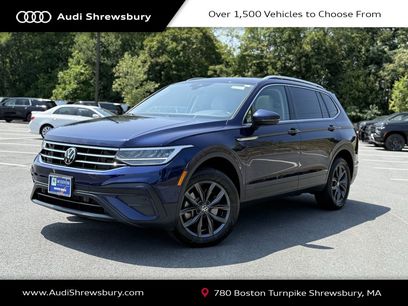 Used 2024 Volkswagen Tiguan SE w/ Panoramic Sunroof Package