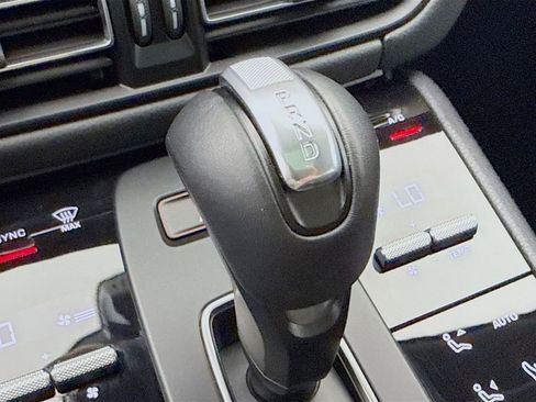 Certified 2025 Porsche Macan image 22