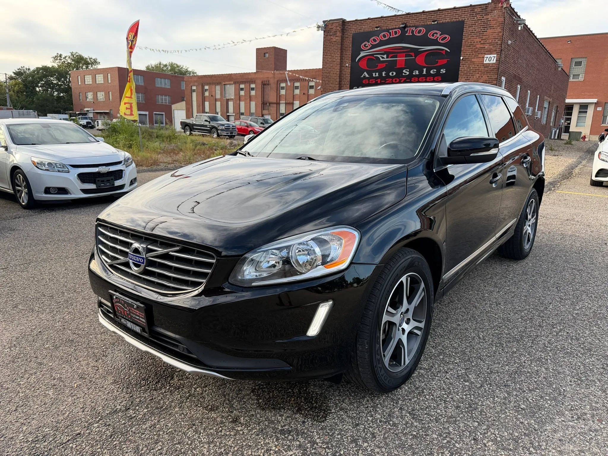 Used 2015 Volvo XC60 T6 AWD/4WD image 2