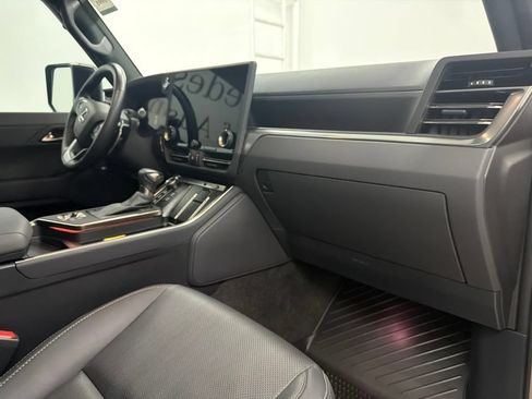 Used 2025 Lexus GX 550 AWD/4WD image 32
