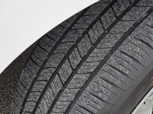 Used 2016 Toyota Camry LE image 8