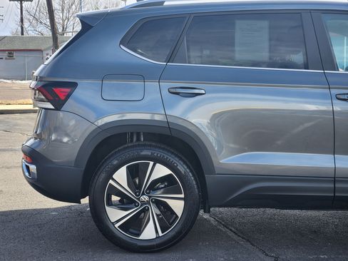Certified 2025 Volkswagen Taos SE image 7