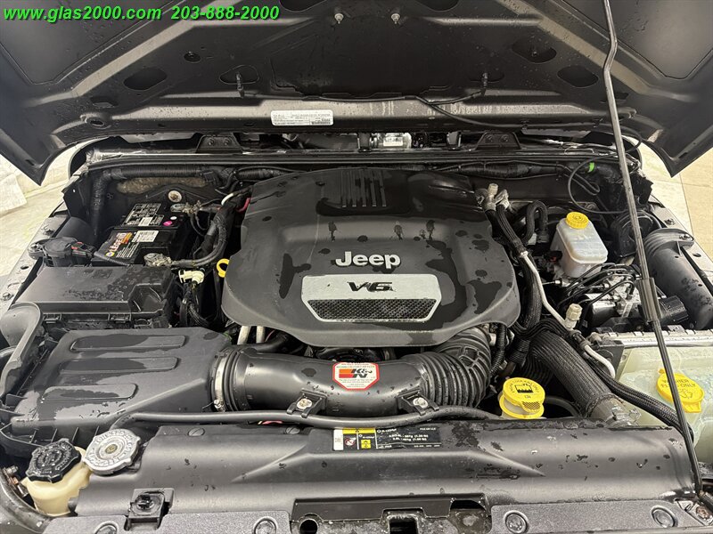 Used 2017 Jeep Wrangler Unlimited Sport w/ Connectivity Group AWD/4WD image 12