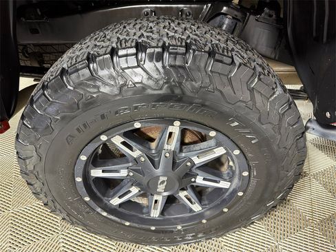 Used 2017 Toyota Tacoma SR5 w/ Tow Package image 17