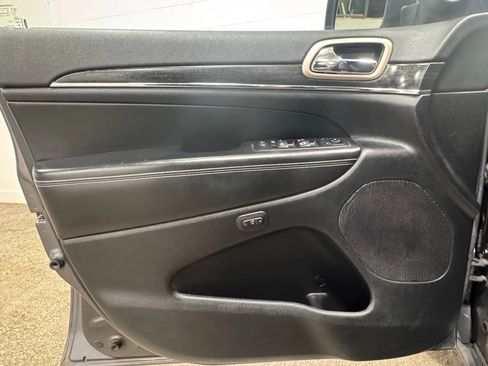 Used 2014 Jeep Grand Cherokee Limited image 27