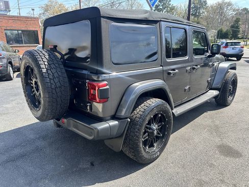 Used 2018 Jeep Wrangler Unlimited Sahara w/ Safety Group image 9