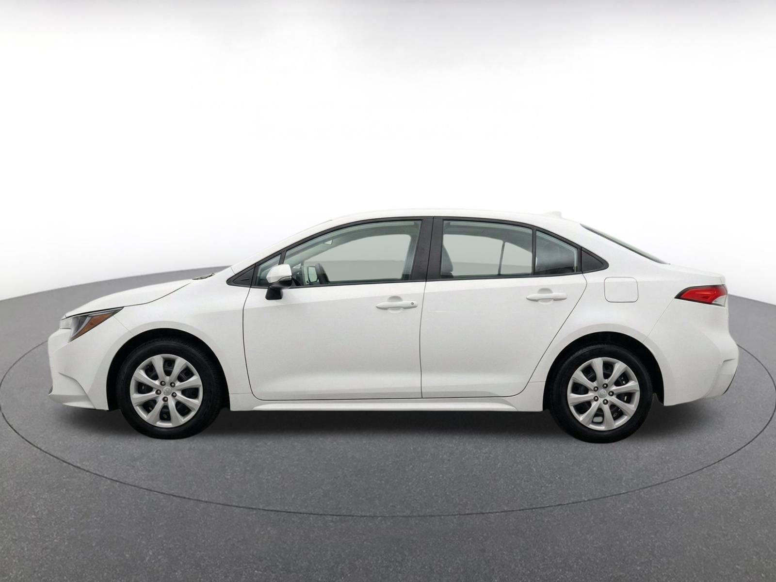 Used 2025 Toyota Corolla LE FWD image 4