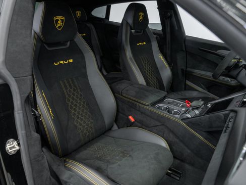 Used 2023 Lamborghini Urus Performante AWD/4WD image 23