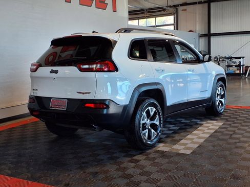 Used 2017 Jeep Cherokee Trailhawk w/ Cold Weather Group image 7