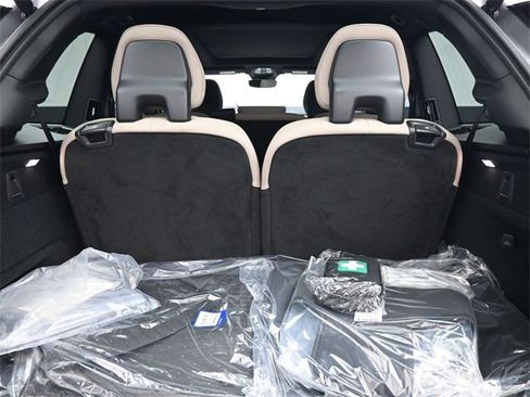 New 2026 Volvo XC90 B6 Plus w/ Protection Package Premier image 32