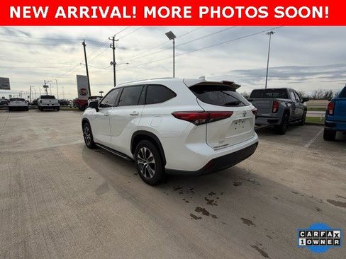 Used 2021 Toyota Highlander XLE image 2