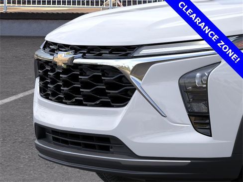 New 2025 Chevrolet Trax LT w/ Driver Confidence Package image 13