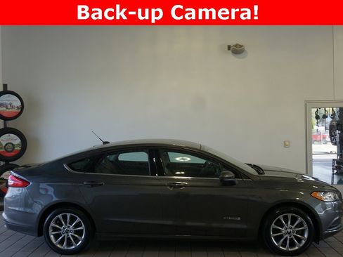 Used 2017 Ford Fusion S image 2