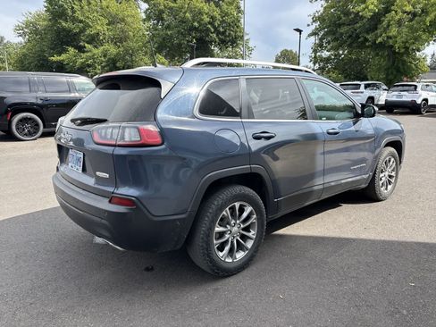 Used 2019 Jeep Cherokee Latitude Plus AWD/4WD image 3