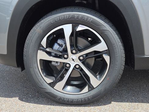 New 2026 Chevrolet Trax RS w/ Sunroof Package FWD image 9