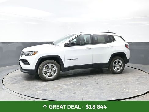Used 2024 Jeep Compass Latitude image 9