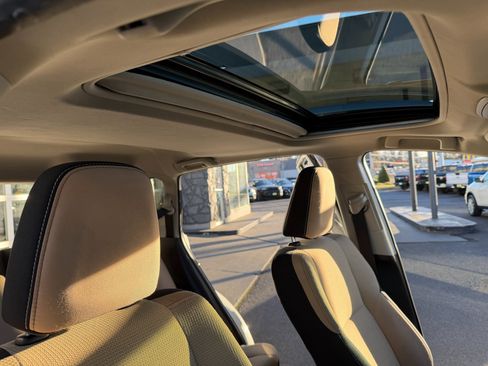 Used 2018 Toyota RAV4 XLE image 15