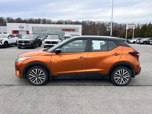 Certified 2022 Nissan Kicks SV w/ Interior Electronics Package image 4