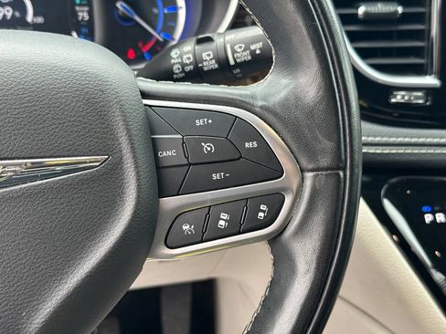 Used 2022 Chrysler Pacifica Limited FWD image 15