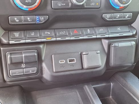 Used 2023 GMC Sierra 3500 Denali w/ Denali Ultimate Package image 34