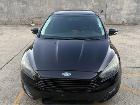 Used 2017 Ford Focus SE FWD image 2