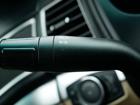 Used 2017 Ford Explorer XLT w/ Equipment Group 202A image 17